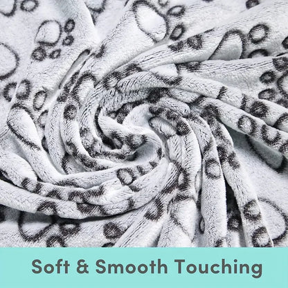 Pet Blanket Flannel Material Grey Footprint Pattern Essentials Dog Cat Cushion High Quality Soft Warm Pet Blanket Pet Supplies
